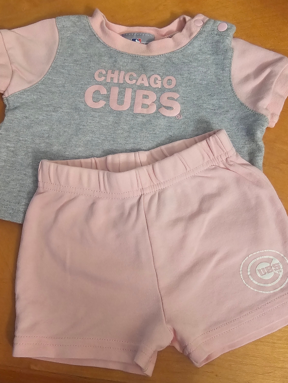 Infant Girls Chicago Cubs 2 Piece Outfit Pink & Gray Shorts Set Size 6/9 Mos